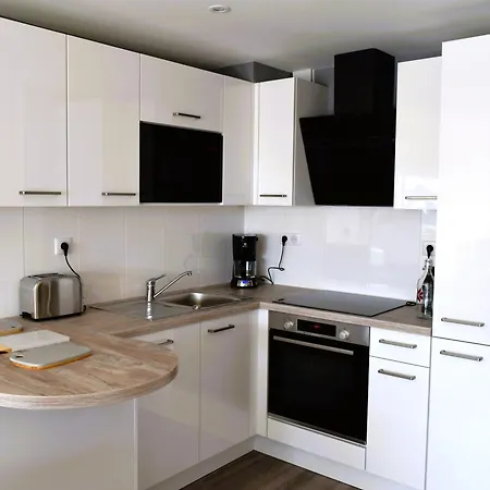 1 Chambre, Garage, Acces Direct - Fr-1-197-527