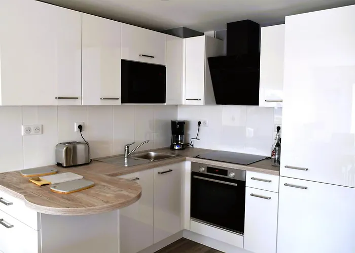 1 Chambre, Garage, Acces Direct - Fr-1-197-527